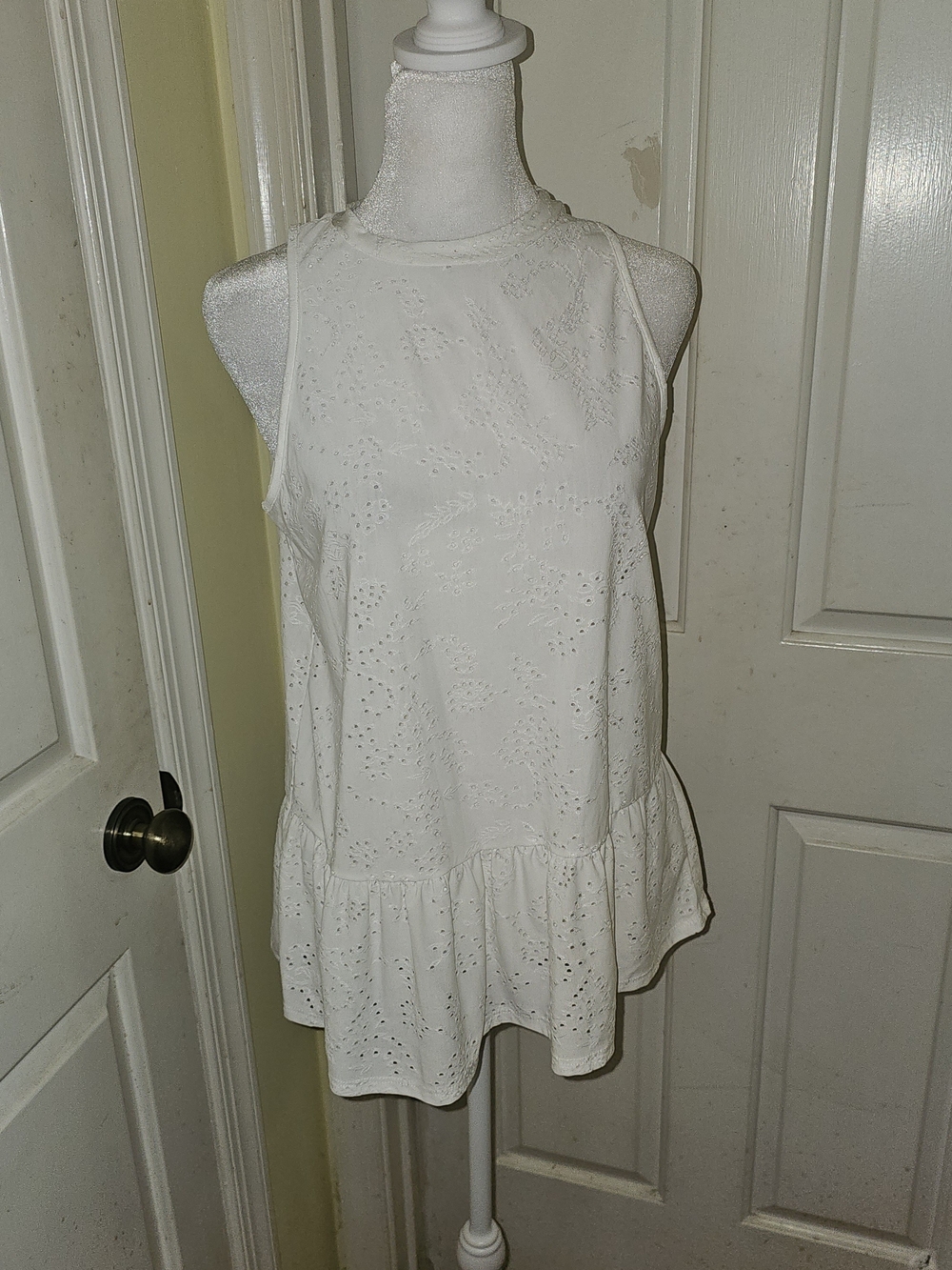 W5 White Eyelet Ruffle Hem Tank Top